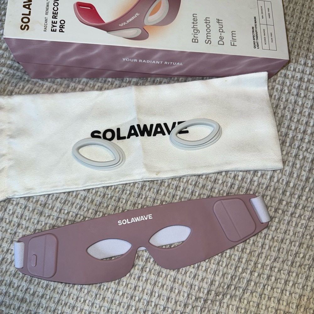 Solawave Eye Recovery Pro in Mauve